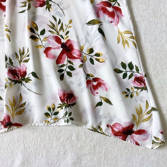 Torrid Floral Print Challis Cami Woman’s 1X Sharkbite Hem Cream & Pink Color - Picture 4 of 8